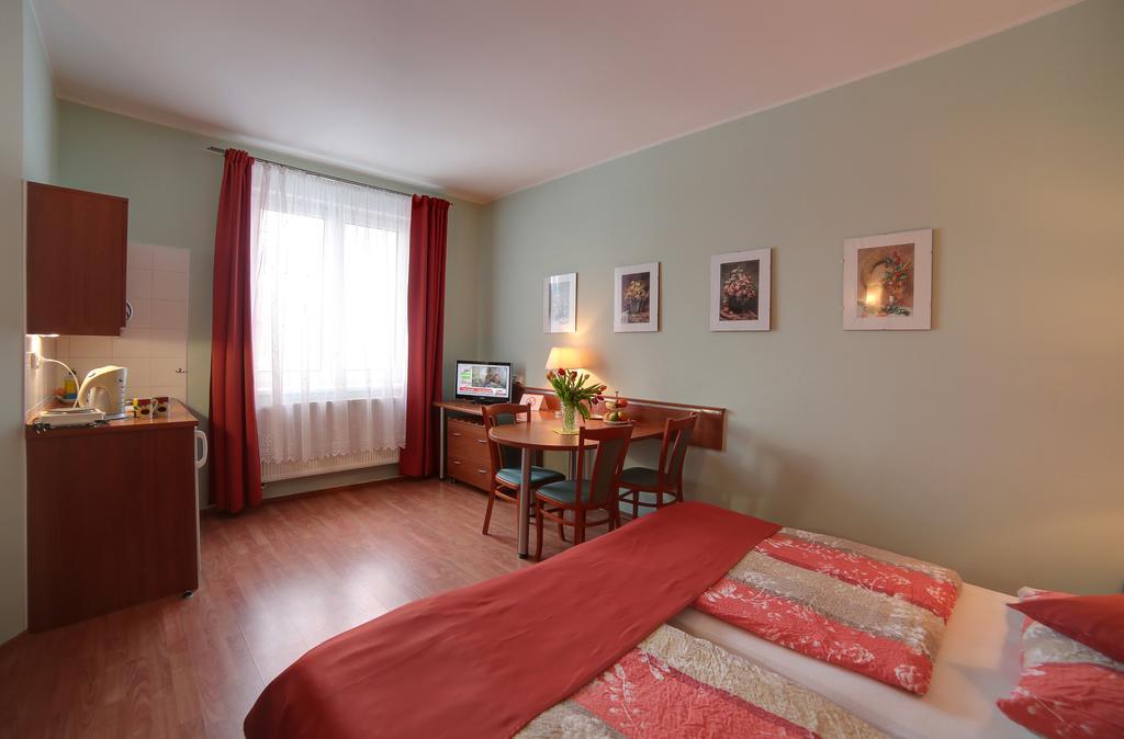 Penzion Fan Karlovy Vary Bagian luar foto