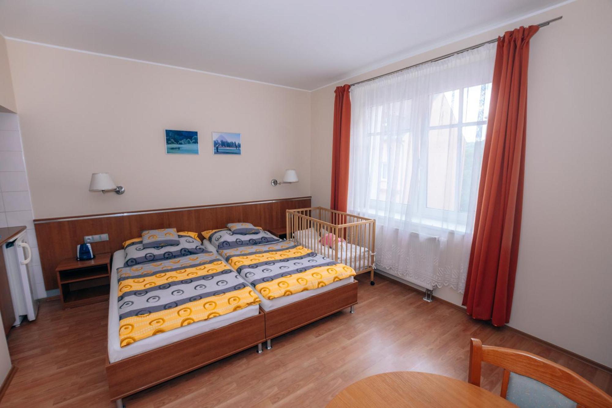 Penzion Fan Karlovy Vary Bagian luar foto