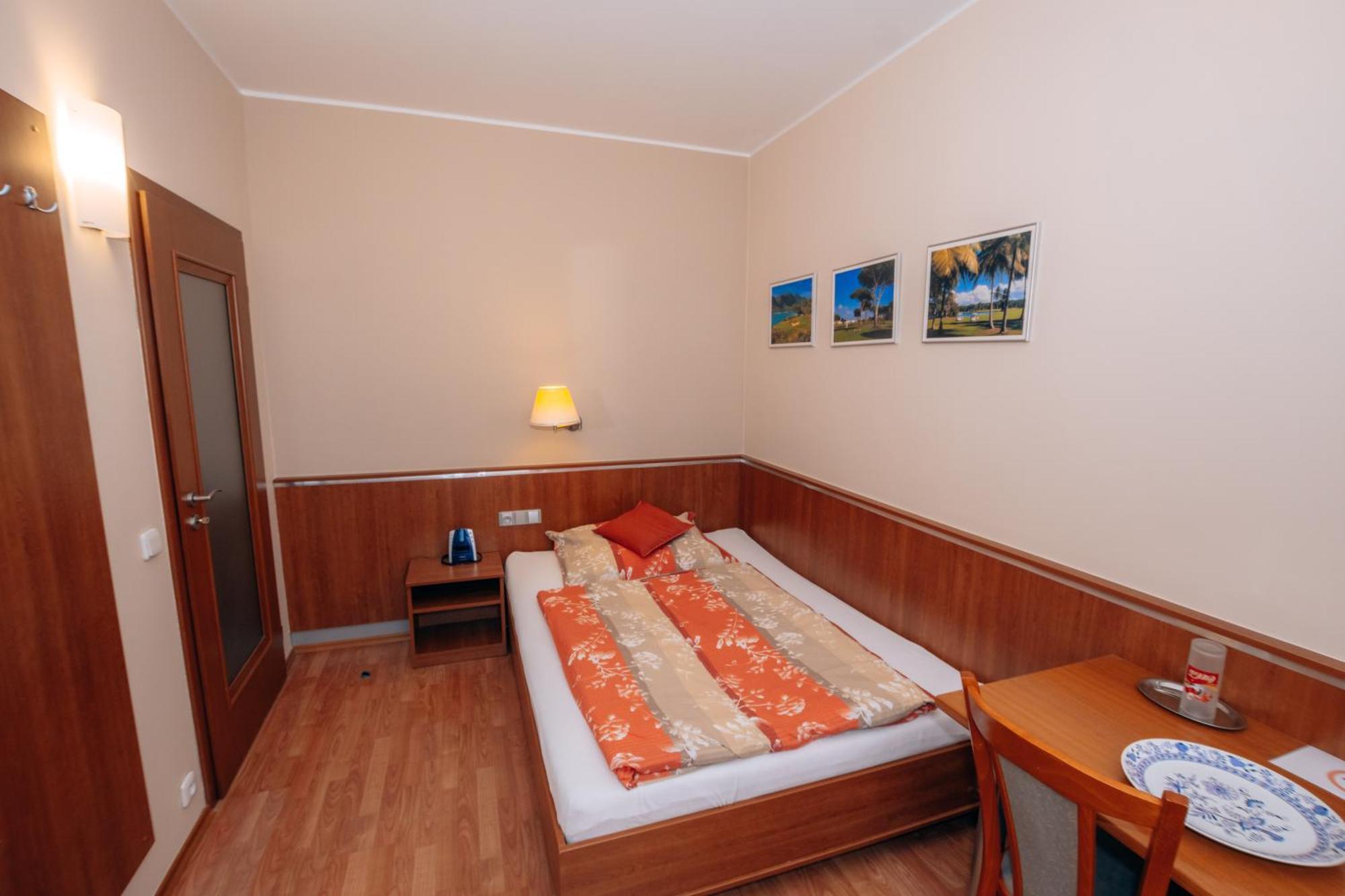 Penzion Fan Karlovy Vary Bagian luar foto