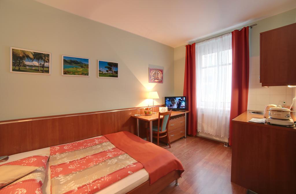 Penzion Fan Karlovy Vary Bagian luar foto