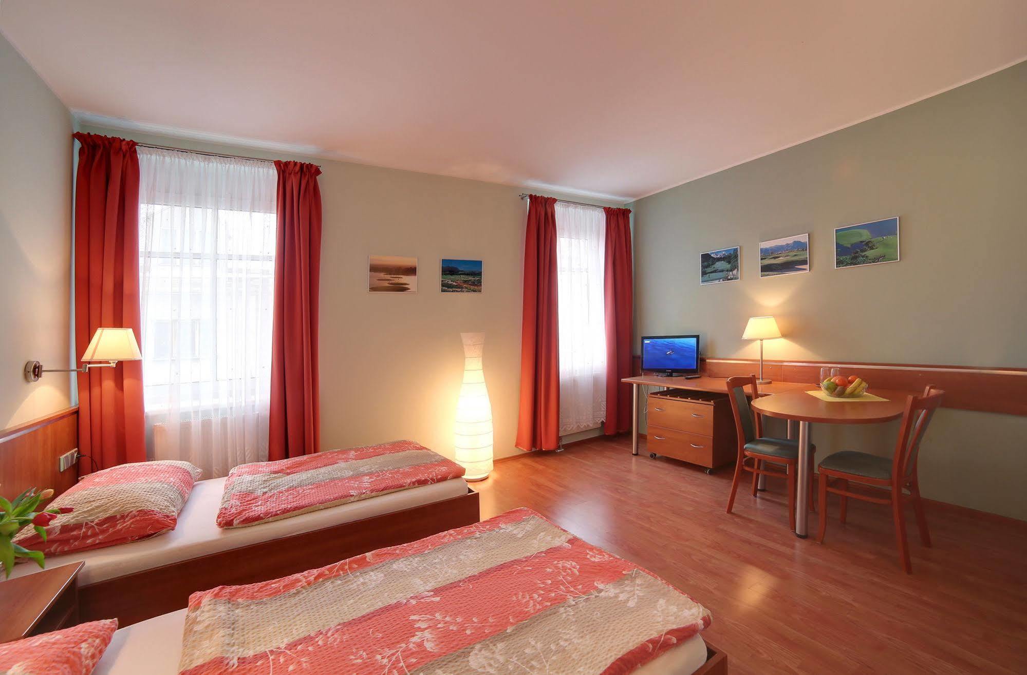 Penzion Fan Karlovy Vary Bagian luar foto