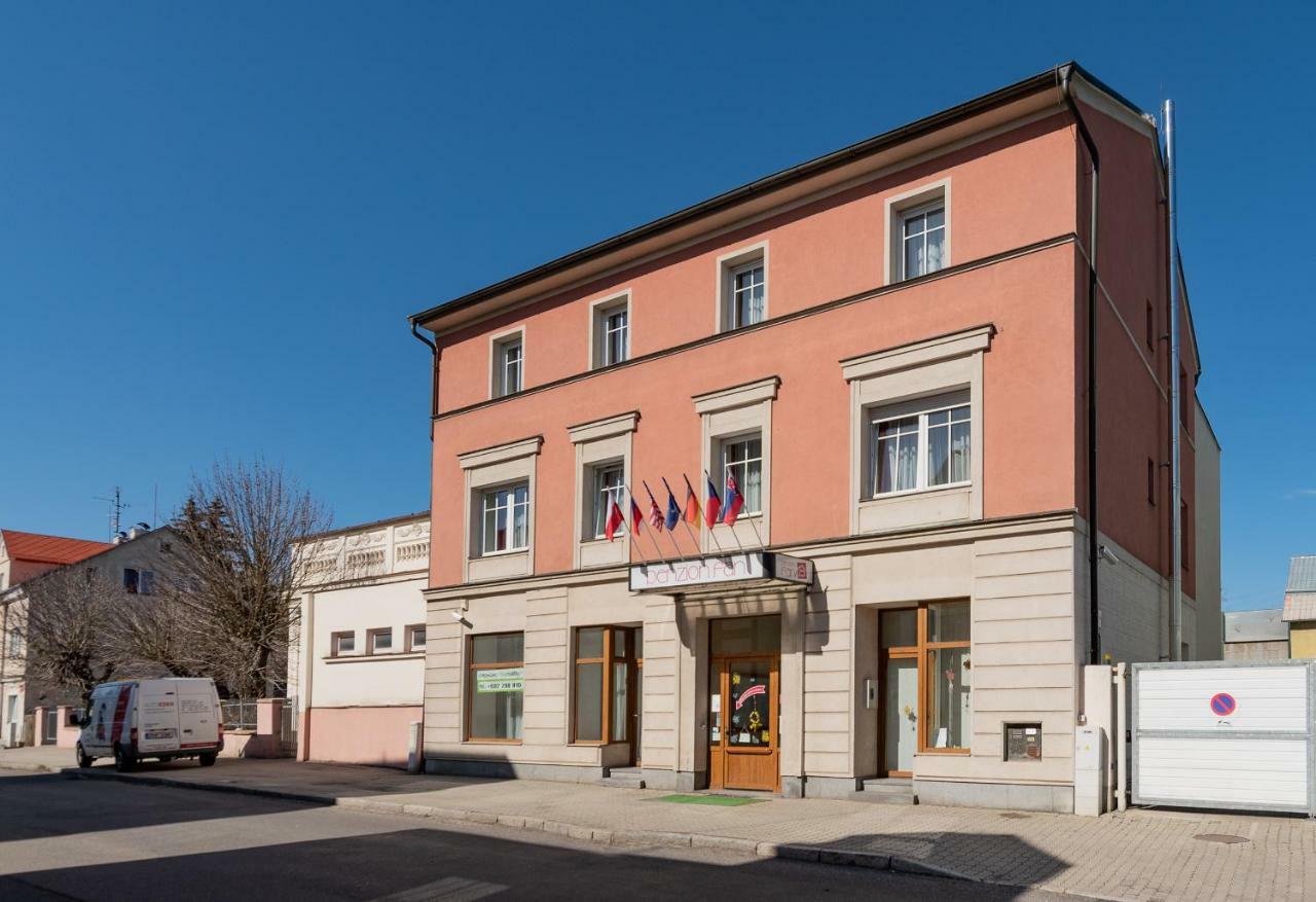 Penzion Fan Karlovy Vary Bagian luar foto