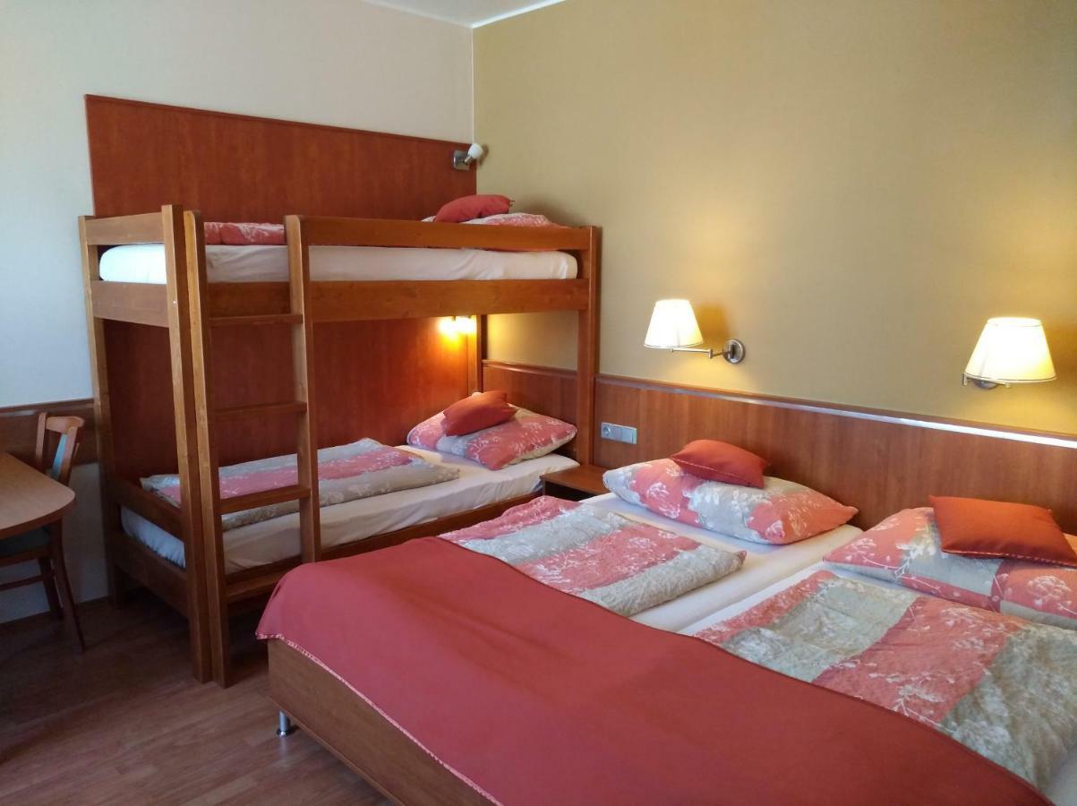Penzion Fan Karlovy Vary Bagian luar foto
